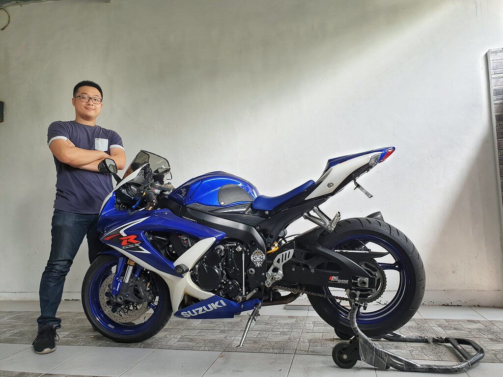 Tips Safety Riding dan Merawat Motor Dari Arvy Este, Kreator InsideHelmet